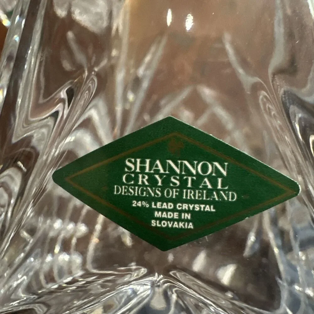 Shannon Crystal Designs of Ireland Lead Crystal Decanter/Stopper with 3 Glasses